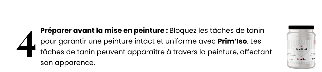 Préparation avant la mise en peinture avec le produit Prim’Iso de Camaëlle pour bloquer les taches de tanin et garantir une rénovation réussie.